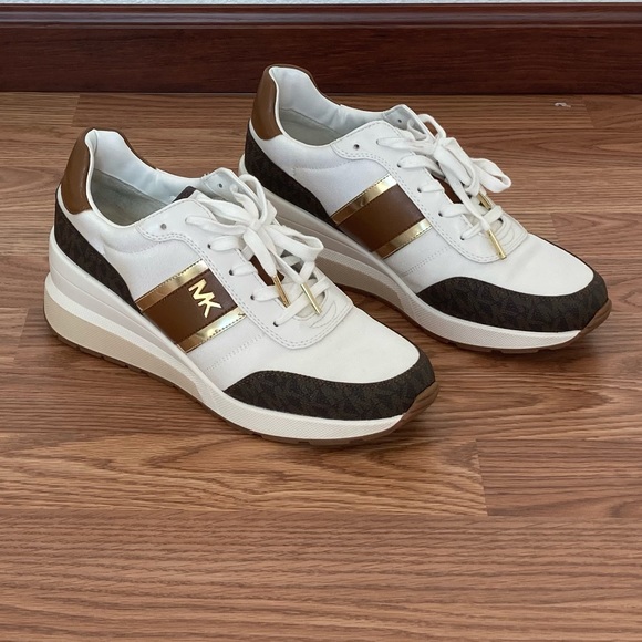 Michael Kors Mabel Trainer Platform Wedge Sneakers Size 9 1/2 White Brown & Gold - Picture 2 of 9